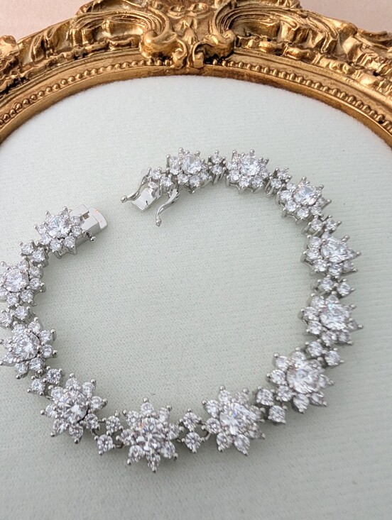 Moissanite Jewelry - 21 ct Carat Moissanite VVS1 Bracelet Floral Tennis Bracelet Diamond look 💎⚜️💎
